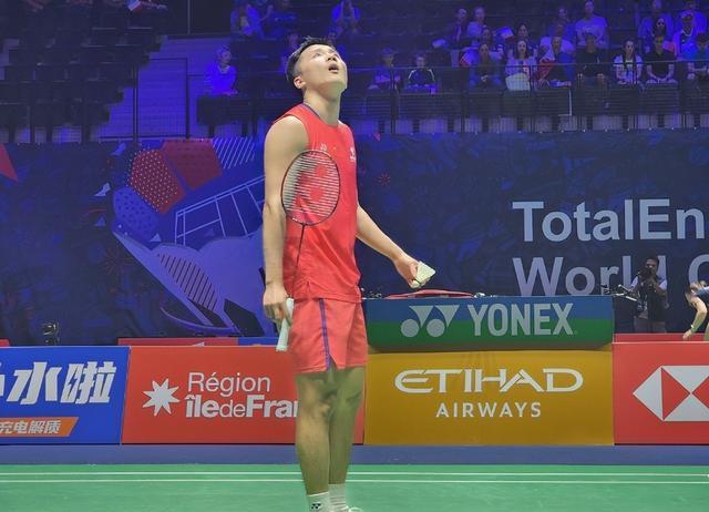 压底线出界, 不仅脚下移, 就在球迷认