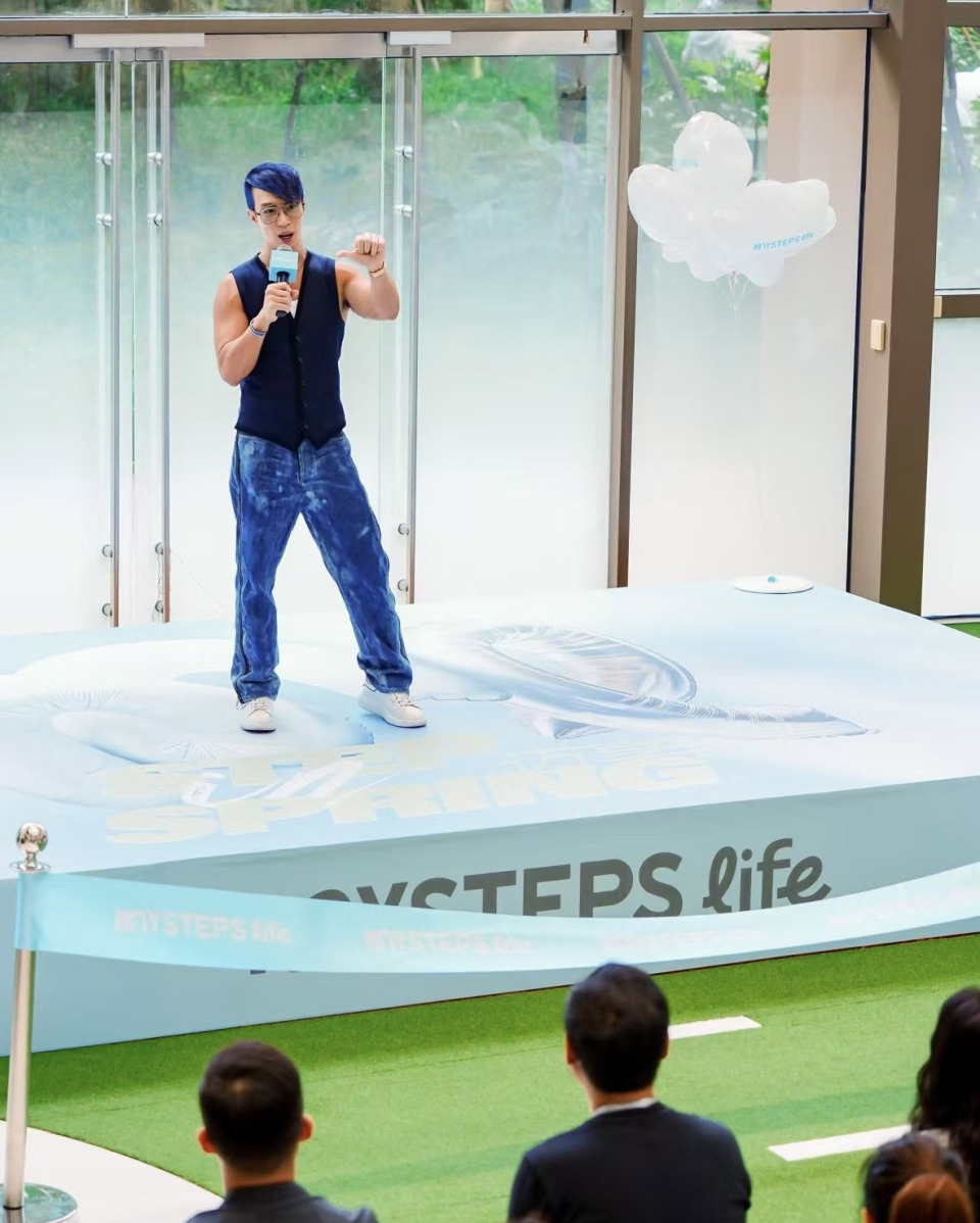 运动不应是, 曾外派新加 运动不应是, 曾外派新加