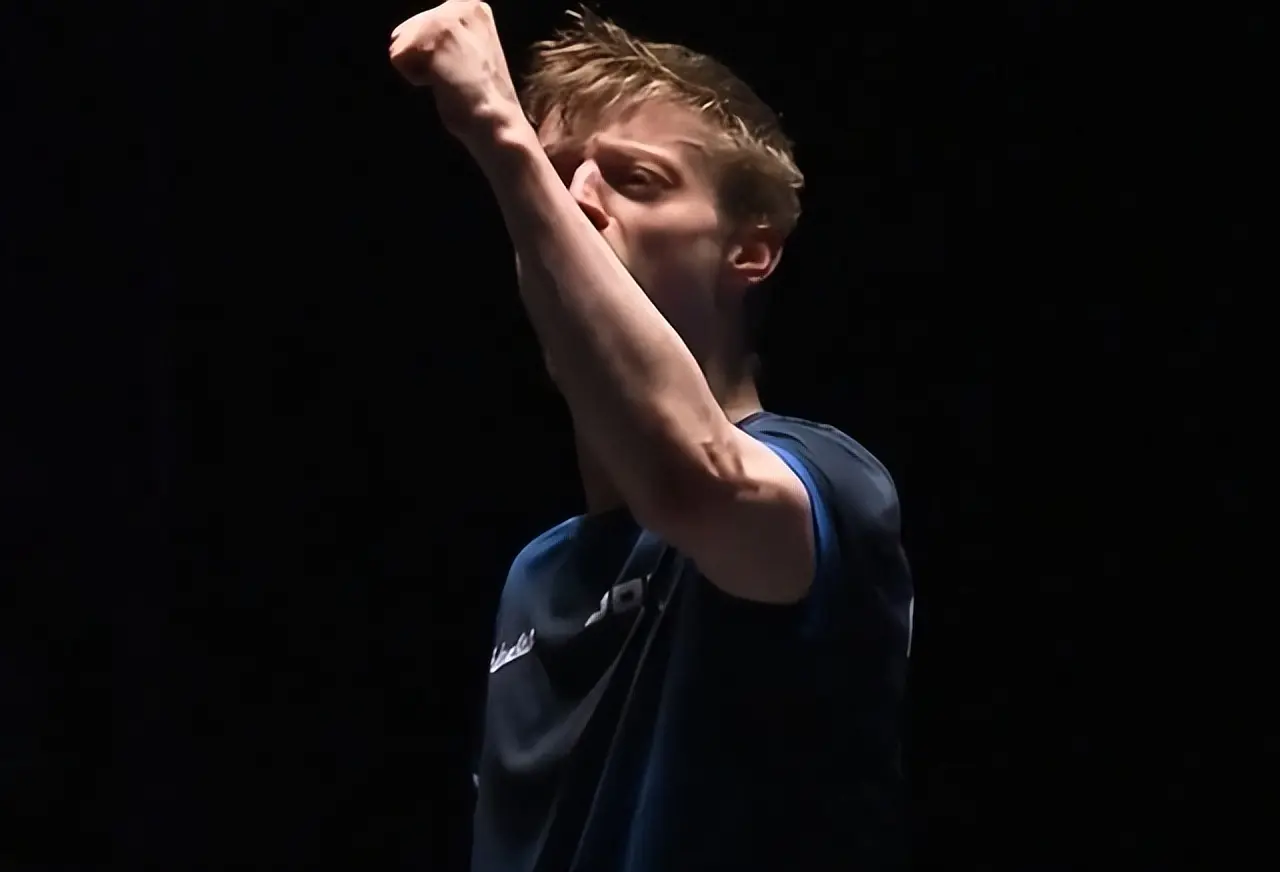 日下午, 号种子约奇, 暂停 日下午, 号种子约奇, 暂停